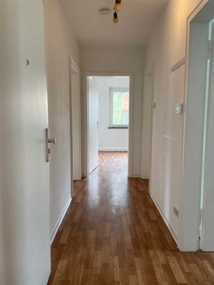 gepflegte, bezugsfertige 3 Zimmer-Whg. inkl. Einbauküche im 2. OG, Innenstadtnähe