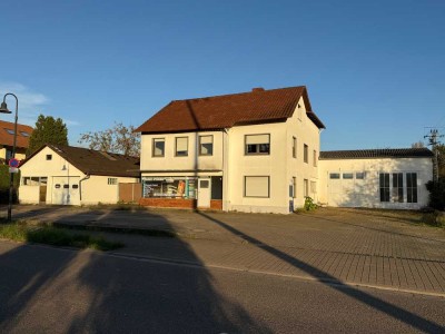 ++ BAUTRÄGEROBJEKT ! Wohn-Geschäftshaus auf 3.331 m² für bis zu 9 WE in idyllischer Feldrandlage! ++