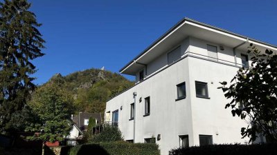 Hochwertige Maisonettewohnung mit Aufzug, EBK, Dachterrasse, TG-Platz und exklusiven Blick auf den D