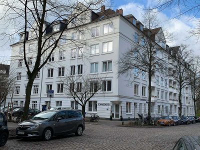 Lichtdurchflutete, kernsanierte Albauwohnung  in begehrter Lage in Ottensen