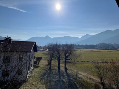 2-Zimmer-Dachgeschosswohnung mit Balkon und Einbauküche in Schleching