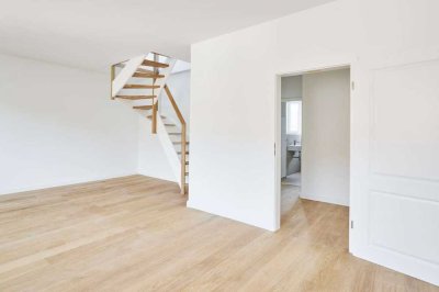 Sanierte 4-Zimmer Maisonette Wohnung mit zwei Bädern mit Fenster und Balkon