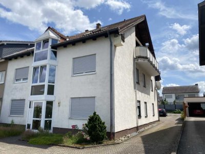 **NEUER PREIS** Bezugsfertige Dachgeschosswohnung mit 4 Stellplätze