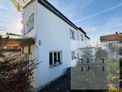 Modernisiertes Einfamilienhaus im Herzen der Innenstadt – mit Kamin, Einbauküche und Carport