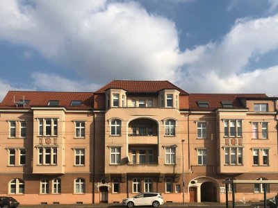 5-Zimmer-Altbauwohnung in Stadtfeld mit Balkon