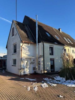 Dreifamilienhaus in ländlicher Lage von Fröndenberg Altendorf sucht neuen Eigentümer