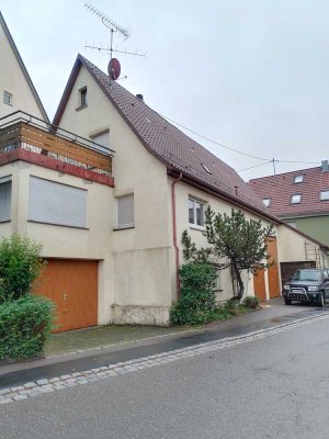 Haus mit 2 Garagen und Scheune im Ortskern von Unterheinrieth