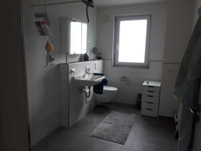 Moderne lichtdurchflutete 3,5 Zimmer-Wohnung