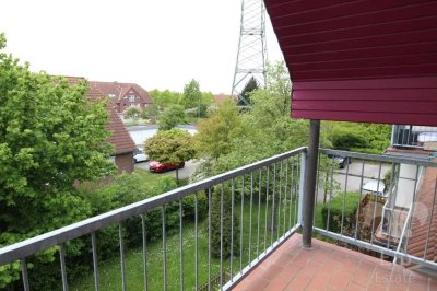 Gemütlichkeit im Dach - 2 Zi Wohnung mit Balkon, separate Küche mit Einbauküche in ruhiger Lage