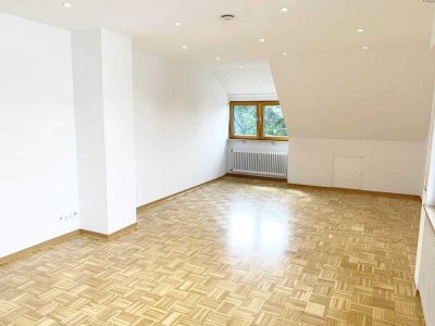 Schicke, kompl. renovierte 1-Zimmerwohnung m. EBK u. Balkon bevorzugt an Pendler