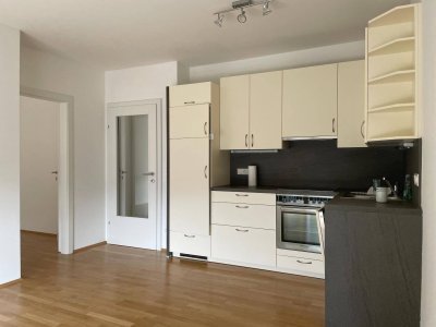 Tolle Wohnung für Anleger oder Eigennutzer - 2 Zimmer - eigene Tiefgarage - große Terrasse - kleines Grundstück - Top Infrastruktur