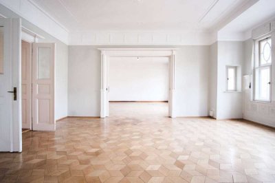 Repräsentative 9-Zimmer-Altbauwohnung zur individuellen Modernisierung  **Provisionsfrei**