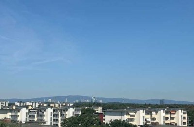 Renov.bedürftige Penthousewohnung mit Skyline-Blick