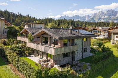 Anwesen mit zwei luxuriösen Chalets mit Kaiser- &amp; Hornblick in Oberndorf in Tirol