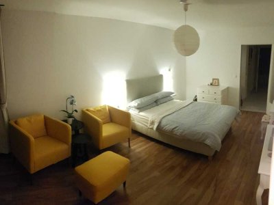 ! von Privat ! Stilvolle, renovierte 1-Zimmer-Wohnung mit Balkon und EBK in München (Kreis)