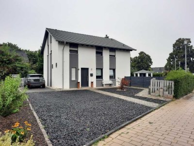 Günstiges 5-Zimmer-Einfamilienhaus mit gehobener Innenausstattung und EBK in Kamp-Lintfort