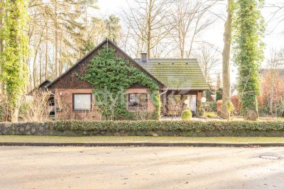 Großzügiges Einfamilienhaus mit parkartigem Grundstück in Adendorf.