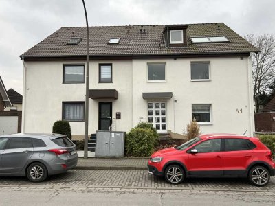 2 Zimmer Dachgeschosswohnung, Küche, Bad u. Balkon