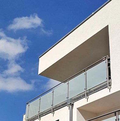 3 ZKB; große Loggia; 2. OG; Lift, junge Wohnung !