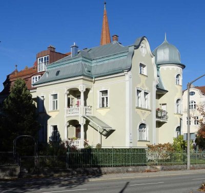 Stilvoll wohnen in Altbau-Villa, zentral gelegen