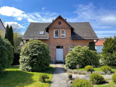 /// Charmantes geräumiges Einfamilienhaus mit ca. 40 m² Südbalkon &amp; Bachlauf  in idyllisch...