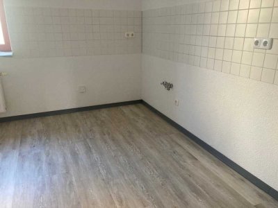 Freundliche 3-Zimmer-EG-Wohnung mit gehobener Innenausstattung mit Balkon in Waren (Müritz)