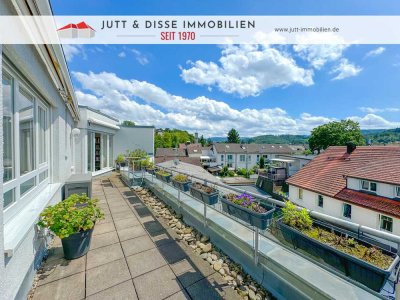 Sonnenverwöhnte Penthousewohnung mit Aufzug und 3 Tiefgaragenstellplätzen zentral in Baden-Baden