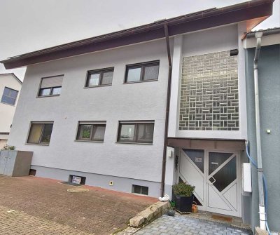 Freundliche und gepflegte 3-Zimmer-DG-Wohnung mit Einbauküche in Weingarten