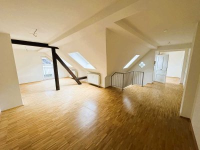 !!! Tolle 2-Zimmer-Altbau-Wohnung im Hinterhaus - WGs Willkommen !!!