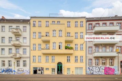 IMMOBERLIN.DE - Charmante Stuck-Altbauwohnung mit Balkon beim Bahnhof Lichtenberg