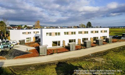 Gefördertes Reihenhaus mit Garten und 2 PKW-Abstellplätzen.