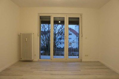 Renovierte EG Wohnung mit neuen Tageslichtbad, stilvolle Austattung, Balkon, ...