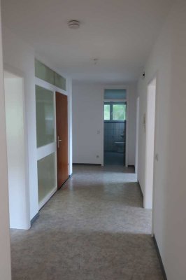 Ansprechende, helle 4-Zimmer-Hochparterre-Wohnung mit Balkon in Keltern-Dietlingen