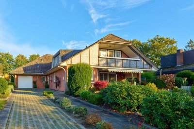 Großes Einfamilienhaus mit Einliegerwohnung auf schönem Grundstück in Feldrandlage