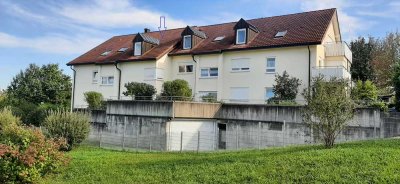 Helle und freundliche 2-Zi-DG-Wohnung mit EBK und Balkon in Pfedelbach