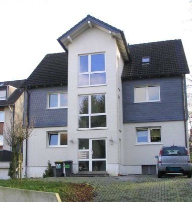 Gemütl. Dachwohnung mit EBK in gepflegtem, ruhigem Haus