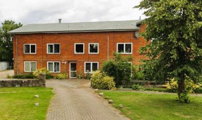 Gepflegtes Mehrfamilienhaus (11 Einheiten) mit historischem Charme in zentraler Lage von Lasbek-Dorf