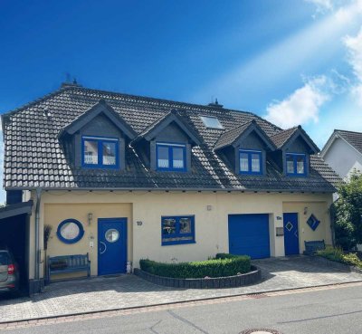 Außergewöhnliche Doppelhaushälfte - Familienparadies mit traumhaftem Garten und herrlicher Aussicht