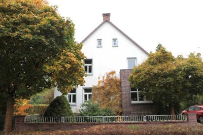 Modernisierte 4-Zimmer-Wohnung mit Balkon und Gartenanteil inkl. Gartenhaus in 32427, Minden