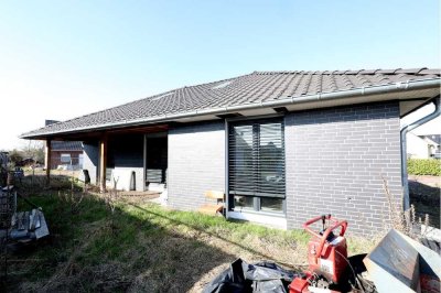 SCHÖNER WOHNEN auf einer Ebene! Dieser Neubaubungalow ist fast einzugsfertig!