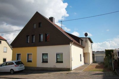 Doppelhaushälfte mit wunderschönem Garten und Garage in Spiesen-Elversberg - sofort bezugsfrei!