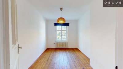 | ZAUBERHAFTE 2 ZIMMER-WOHNUNG IM ALTBAU | 49m² | IDEAL FÜR PÄRCHEN, SINGLES ODER STUDENTEN | MIT BLICK INS GRÜNE | 3.OG | TOP LAGE NÄHE UNI &amp; GEIDORFPLATZ