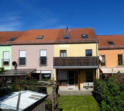 ATTRAKTIVES HAUS MIT SONNENTERRASSE, BALKON UND HÜBSCHEM GARTEN -  IDEAL FÜR IHRE FAMILIE!