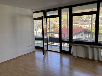 Exklusive 2-Zimmer-Wohnung mit Balkon und Einbauküche in Igersheim