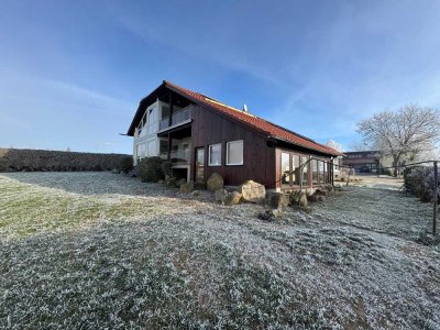 Charmante, großzügige Wohnung im Zweiparteienhaus mit Wintergarten, Whirlpool, Kamin