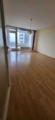 Geschmackvolle 3-Raum-Wohnung mit Balkon und EBK in Bornheim, Frankfurt am Main