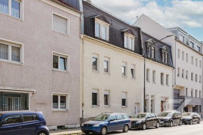 Zentrales 2-3 Familienhaus in Weiden: Historischer Charme trifft auf modernes Potenzial