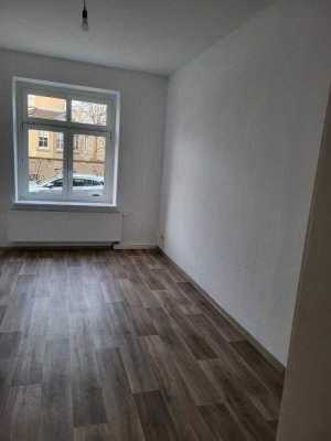 Erdgeschoss 3 Raum Wohnung mit Balkon verfügbar