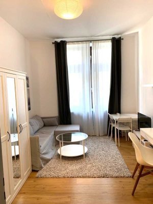 Ruhige und schöne möblierte 1,5-Zimmer Wohnung mit Terrasse im Hinterhaus – Kellerstrasse