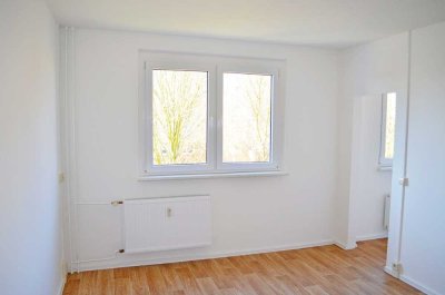 sanierte 2-Raum-Wohnung mit Dusche und PKW-Stellplatz! Bezug ab 01.10.24 möglich!